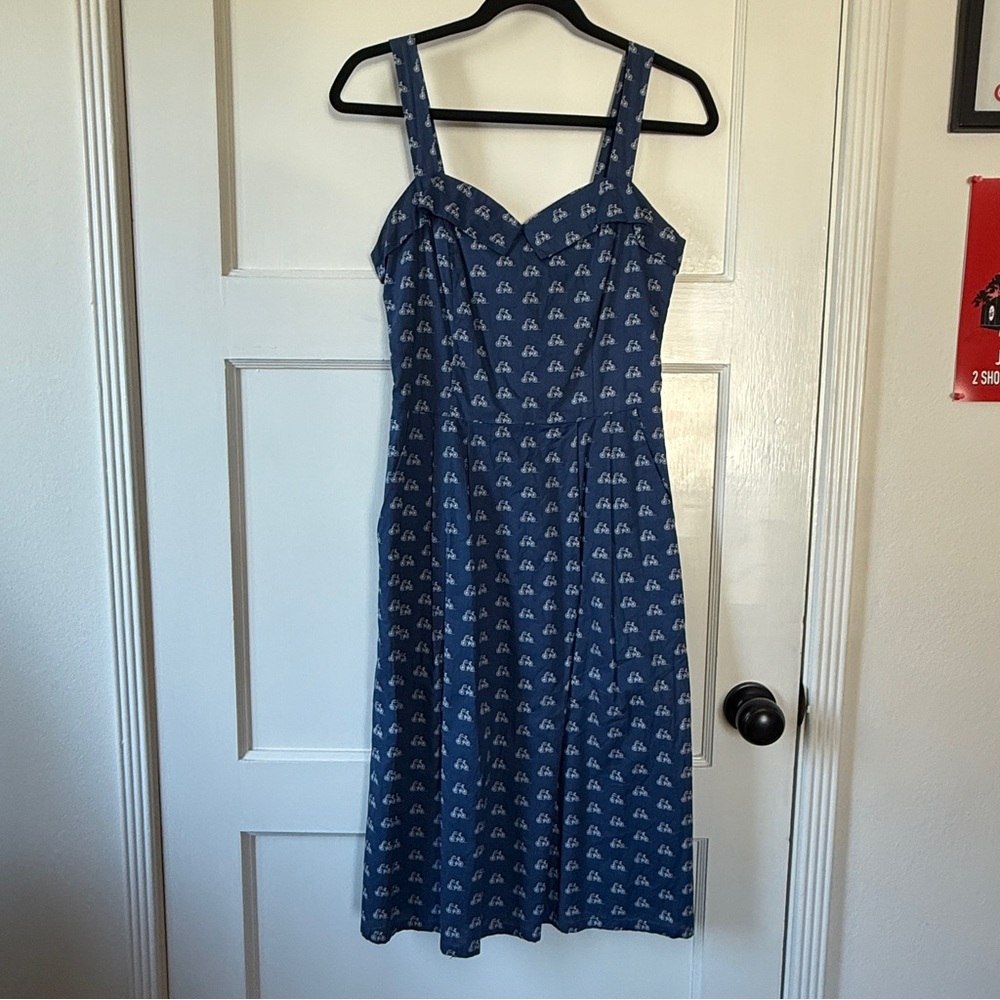 Chic Blue Midi Dress with Pattern